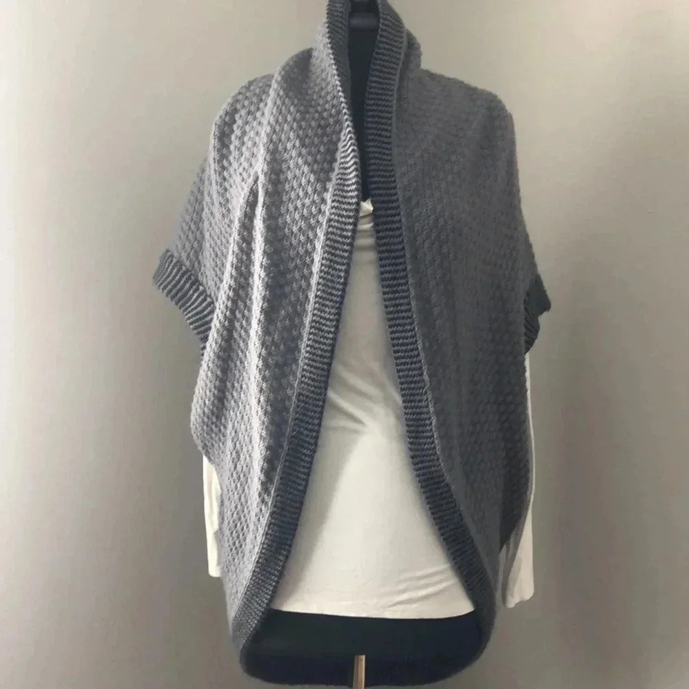 Forever 21 Sweater‎ Shrug